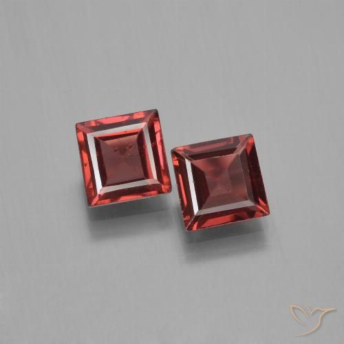 1.36ctw Natürlicher dunkelrot Pyrop-Granat, Quadrat, VVS