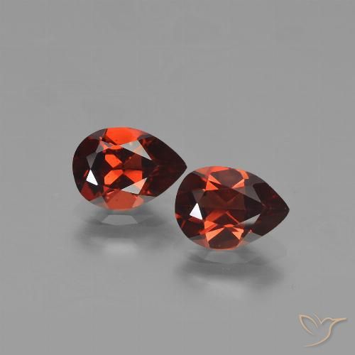 1.73ctw Natürlicher dunkelrot Pyrop-Granat, Birnenform, VVS-VS