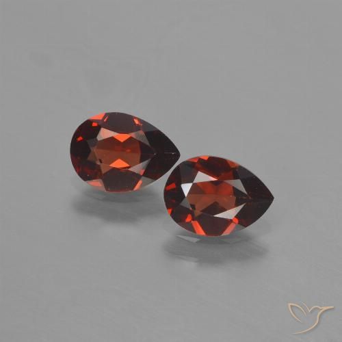 1.62ctw Natürlicher dunkelrot Pyrop-Granat, Birnenform, VVS-VS