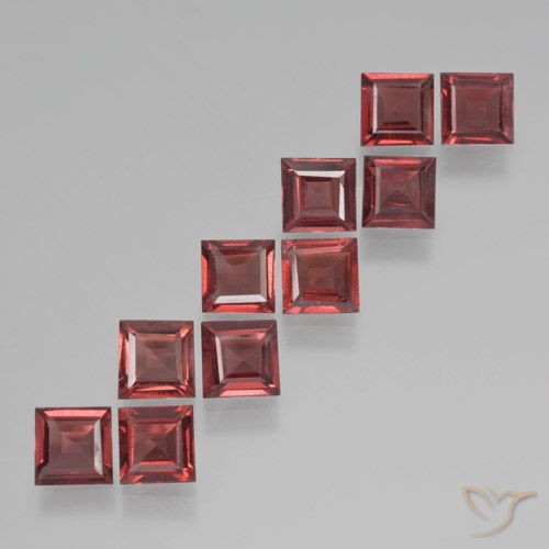 3.63ctw Natürlicher tiefrot Pyrop-Granat, Quadrat, VS