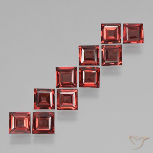 4.07ctw Natürlicher dunkelrot Pyrop-Granat, Quadrat, VS