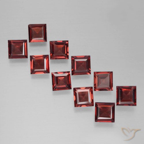 3.79ctw Natürlicher dunkelrot Pyrop-Granat, Quadrat, VS