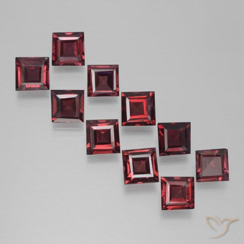 3.80ctw Natürlicher Tiefes Blutrot Pyrop-Granat, Quadrat, VS