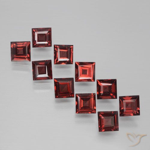 3.98ctw Natürlicher tiefrot Pyrop-Granat, Quadrat, VS