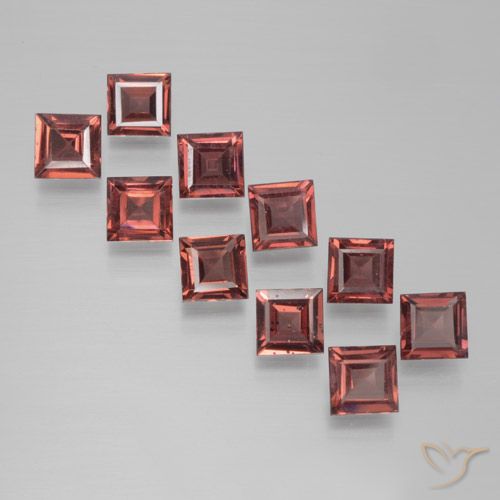 3.67ctw Natürlicher tiefrose-rot Pyrop-Granat, Quadrat, VS