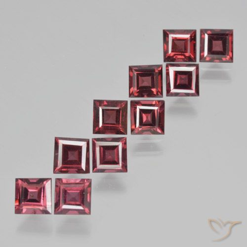 4.48ctw Natürlicher dunkelrot Pyrop-Granat, Quadrat, VS