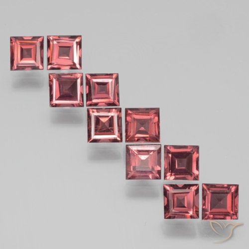 3.92ctw Natürlicher tiefrot Pyrop-Granat, Quadrat, VS