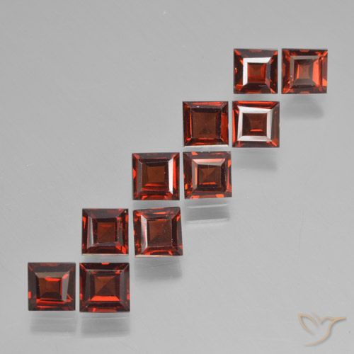 4.23ctw Natürlicher Mittelrot Pyrop-Granat, Quadrat, VS