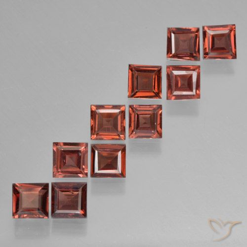 3.33ctw Natürlicher dunkelrot Pyrop-Granat, Quadrat, VS