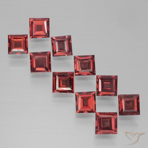 3.98ctw Natürlicher tiefrot Pyrop-Granat, Quadrat, VS