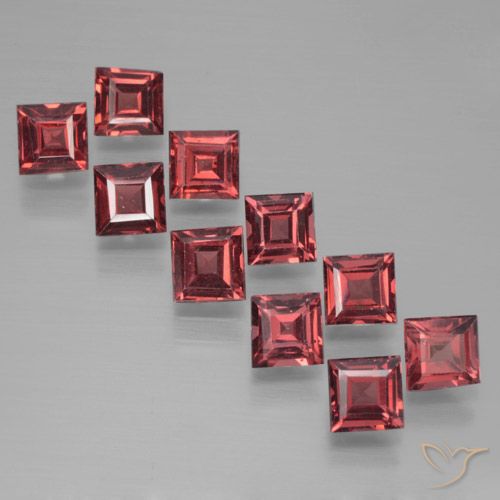 4.38ctw Natürlicher tiefrot Pyrop-Granat, Quadrat, VS