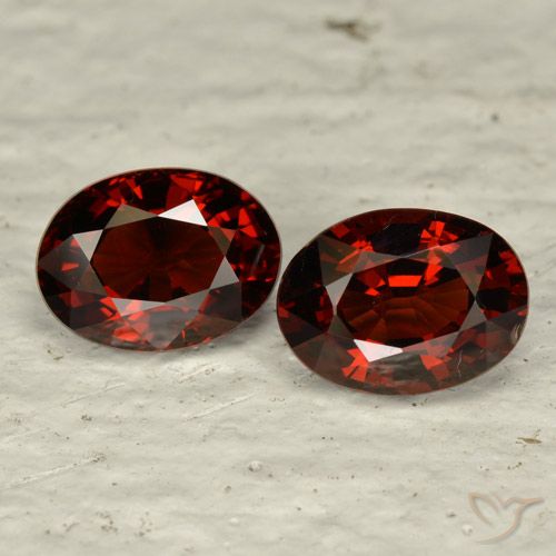 3.39ctw Natürlicher Tiefes Blutrot Pyrop-Granat, Oval, VVS-VS