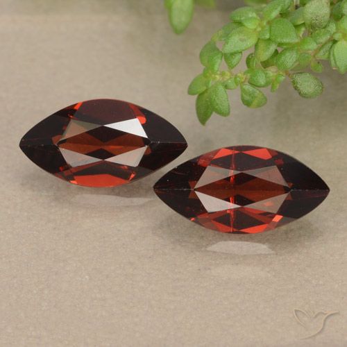 2.49ctw Natürlicher tiefrot Pyrop-Granat, Marquise, VS-SI