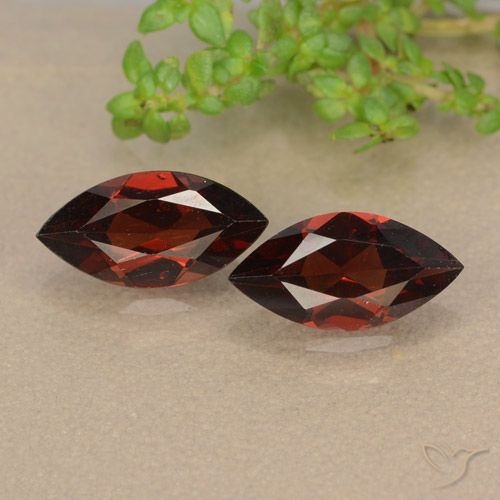 2.36ctw Natürlicher dunkelrot Pyrop-Granat, Marquise, VVS-VS