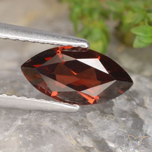 1.36ct Natürlicher dunkelrot Pyrop-Granat, Marquise, VVS-VS