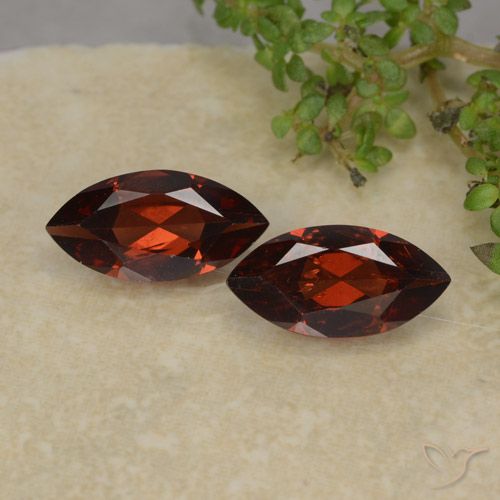 2.37ctw Natürlicher dunkelrot Pyrop-Granat, Marquise, VS