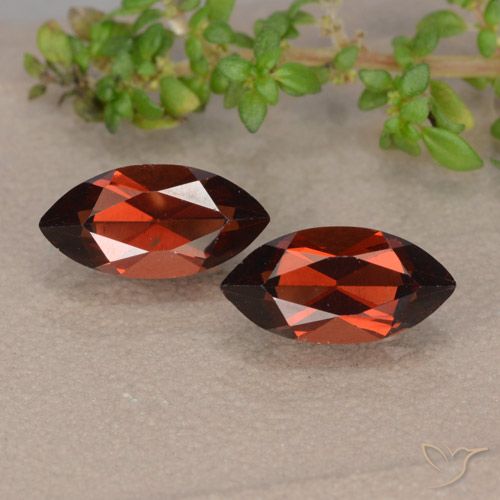2.69ctw Natürlicher Mittelrot Pyrop-Granat, Marquise, VVS