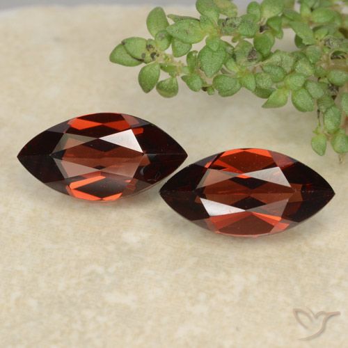 2.49ctw Natürlicher dunkelrot Pyrop-Granat, Marquise, VVS-VS
