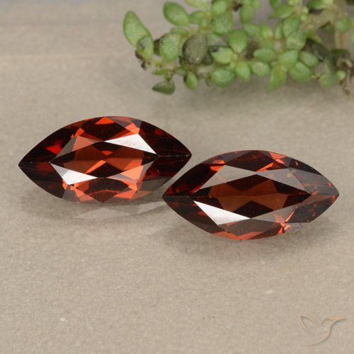 2.37ctw Natürlicher dunkelrot Pyrop-Granat, Marquise, VVS-VS