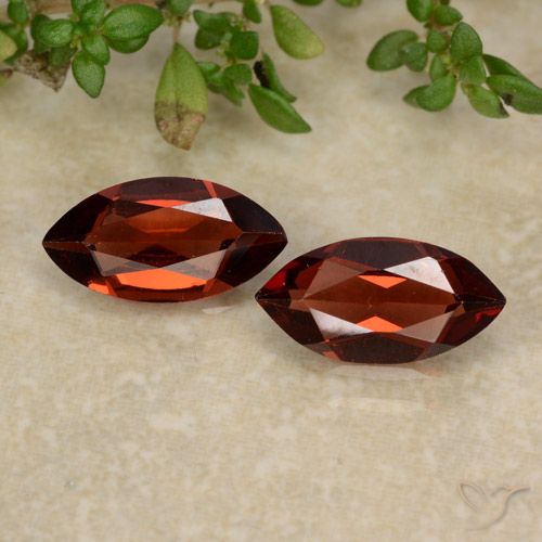 2.09ctw Natürlicher Mittelrot Pyrop-Granat, Marquise, VVS-VS