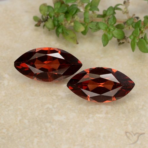 2.43ctw Natürlicher dunkelrot Pyrop-Granat, Marquise, VVS-VS