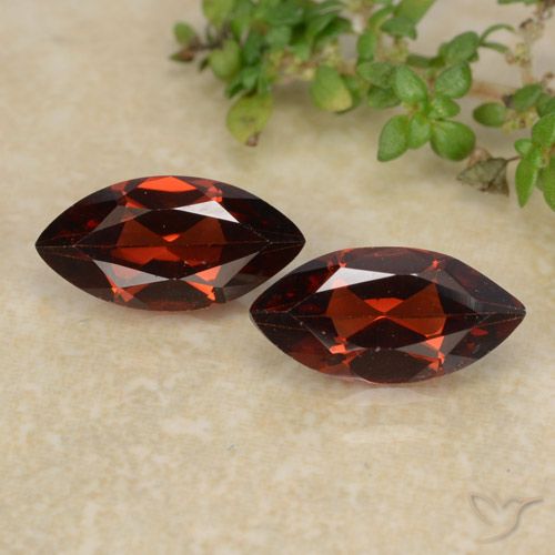 2.33ctw Natürlicher dunkelrot Pyrop-Granat, Marquise, VVS-VS