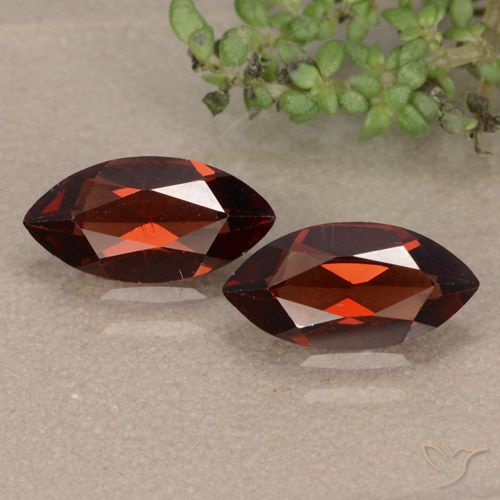 2.27ctw Natürlicher dunkelrot Pyrop-Granat, Marquise, VVS-VS
