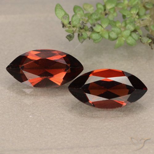 2.57ctw Natürlicher tiefrot Pyrop-Granat, Marquise, VVS-VS