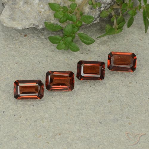 1.81ctw Natürlicher tiefrot Pyrop-Granat, Smaragdschliff, VS