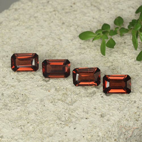 2.21ctw Natürlicher tiefrot Pyrop-Granat, Smaragdschliff, VS