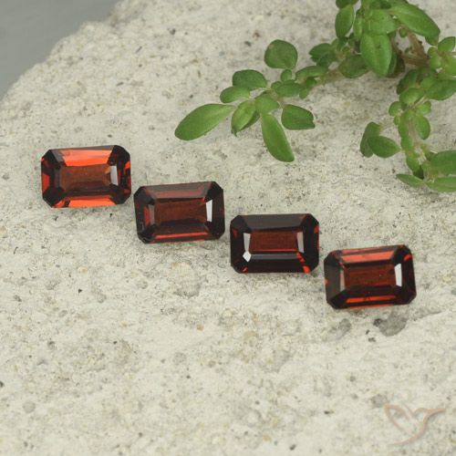 2.24ctw Natürlicher tiefrot Pyrop-Granat, Smaragdschliff, VS