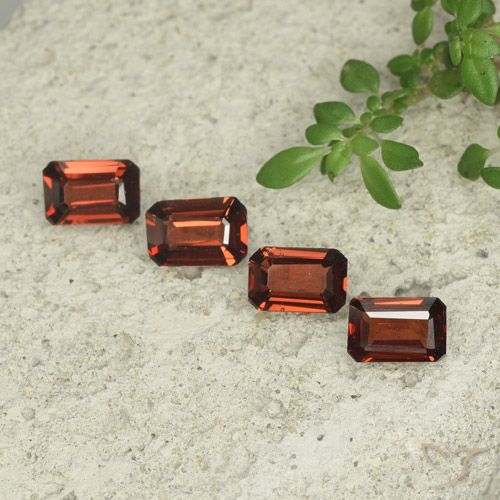 2.11ctw Natürlicher Mittelrot Pyrop-Granat, Smaragdschliff, VS