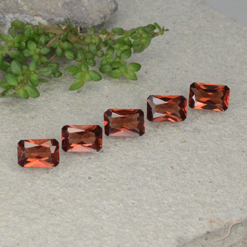 2.86ctw Natürlicher tiefrot Pyrop-Granat, Smaragdschliff, VVS-VS