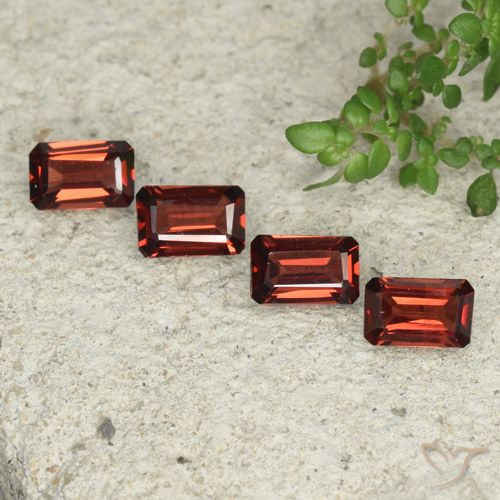 2.17ctw Natürlicher Mittelrot Pyrop-Granat, Smaragdschliff, VVS-VS