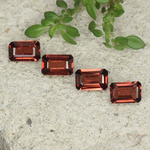 1.98ctw Natürlicher tiefrot Pyrop-Granat, Smaragdschliff, VS
