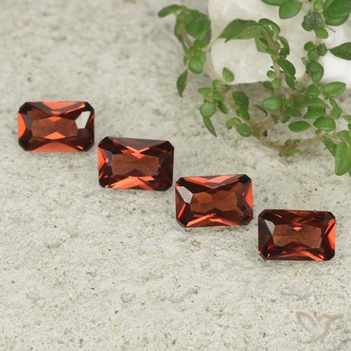 2.17ctw Natürlicher tiefrot Pyrop-Granat, Smaragdschliff, VVS-VS