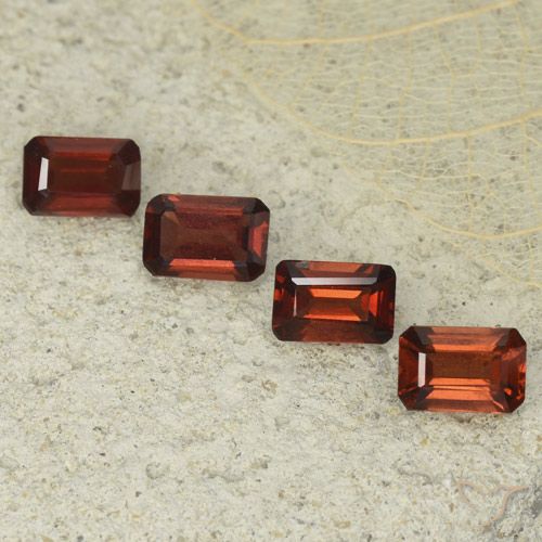 2.64ctw Natürlicher tiefrot Pyrop-Granat, Smaragdschliff, VS