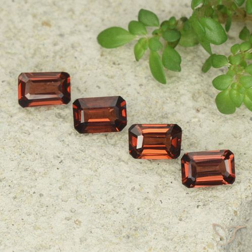 1.85ctw Natürlicher tiefrot Pyrop-Granat, Smaragdschliff, VS