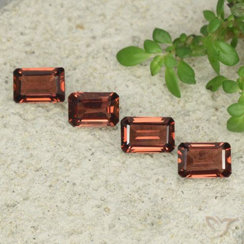 2.65ctw Natürlicher tiefrot Pyrop-Granat, Smaragdschliff, VS