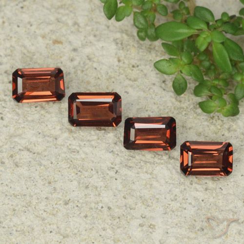1.99ctw Natürlicher Mittelrot Pyrop-Granat, Smaragdschliff, VS