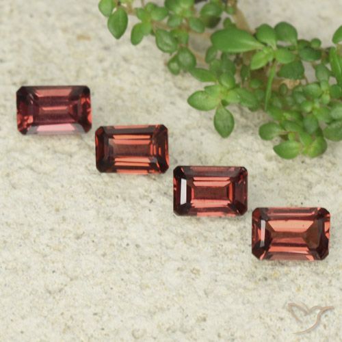 2.61ctw Natürlicher Tiefes Beerenrot Pyrop-Granat, Smaragdschliff, VS