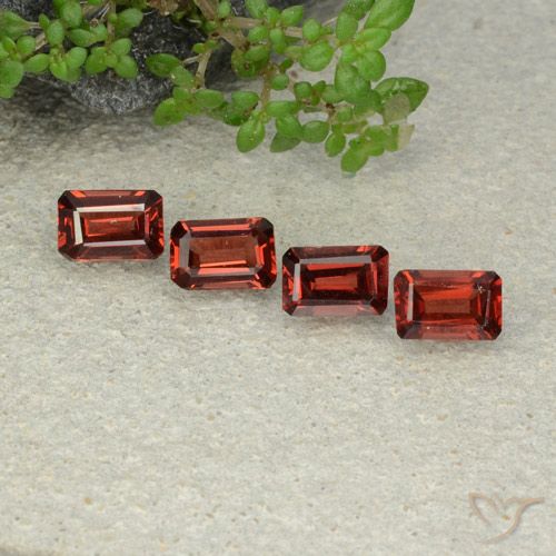 2.45ctw Natürlicher tiefrot Pyrop-Granat, Smaragdschliff, VS
