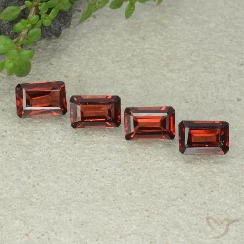 2.48ctw Natürlicher tiefrot Pyrop-Granat, Smaragdschliff, VS