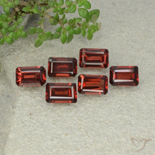 3.99ctw Natürlicher Tiefes Scharlachrot Pyrop-Granat, Smaragdschliff, VS