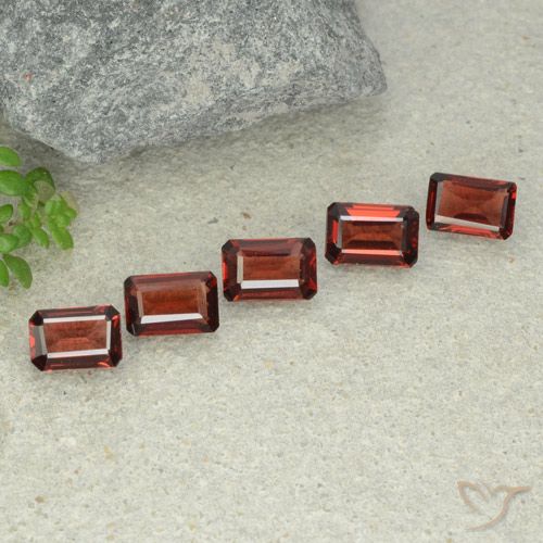 2.89ctw Natürlicher dunkelrot Pyrop-Granat, Smaragdschliff, VS