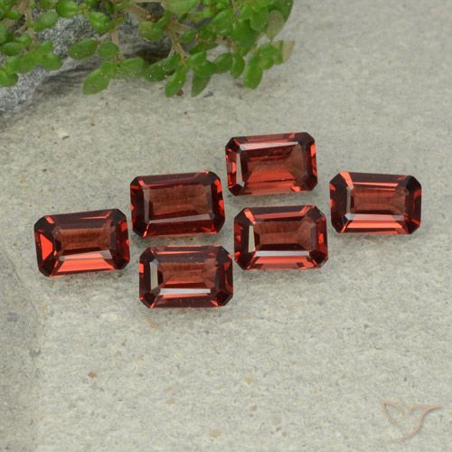 3.31ctw Natürlicher tiefrot Pyrop-Granat, Smaragdschliff, VS