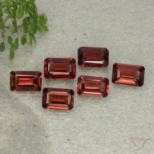 3.38ctw Natürlicher tiefrot Pyrop-Granat, Smaragdschliff, VS