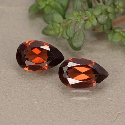 1.80ctw Natürlicher Sangria Rot Pyrop-Granat, Birnenform, VVS-VS