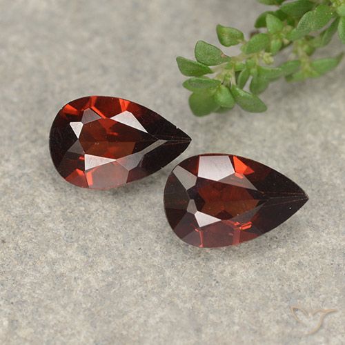 1.89ctw Natürlicher dunkelrot Pyrop-Granat, Birnenform, VVS-VS
