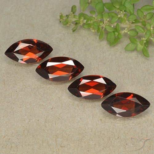 4.41ctw Natürlicher dunkelrot Pyrop-Granat, Marquise, VVS-VS